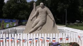 La statue de sable représentant Kylian Mbappé dans le parc de la ville de Bad Lippspringe