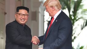 Kim Jong-un et Donald Trump lors du sommet à Singapour, le 12 juin 2018.