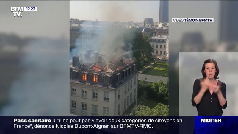 Le toit d'un immeuble parisien proche de Matignon prend feu