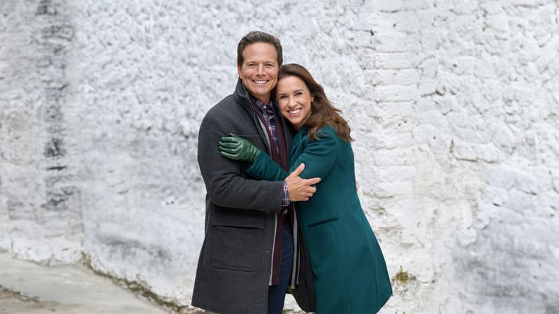 Scott Wolf et Lacey Chabert dans "Mon conte de fées de Noël", diffusé sur TF1