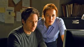 Les agents Mulder et Skully, héros de X-Files.
