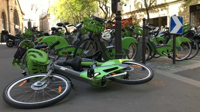 Des Vélib' dans Paris (illustration).