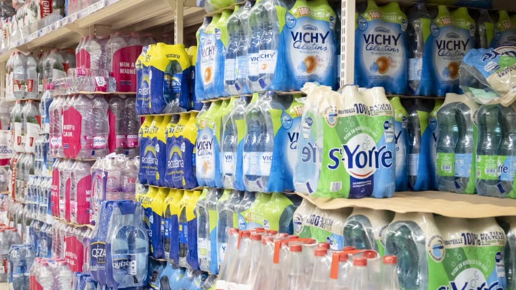 LES JEUNES PARENTS EN RAFFOLENT: L'EAU MONT ROUCOUS EST UNE FOIS ENCORE EN RUPTURE DE STOCK DANS DE NOMBREUX MAGASINS À CAUSE DE QUOTAS PRÉFECTORAUX TROP RESTRICTIFS
