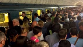 Quelque 4.500 personnes ont été évacuées mercredi à la suite d'un incendie provoqué apparemment par un câble qui a pris feu dans le métro de Moscou.