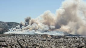 Un incendie de grande ampleur s'est déclaré dans une forêt tout près d'Athènes le 17 juillet.