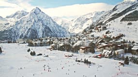 Vue des pistes dans les Alpes. 