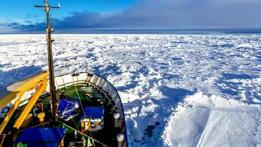 L'Akademik Shokalskiy, navire russe bloqué depuis mardi au large de l'Antarctique.