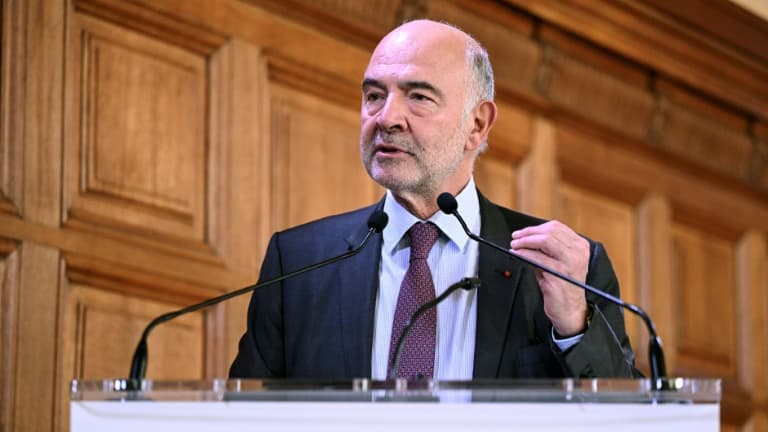 Le premier président de la Cour des comptes, Pierre Moscovici, lors de la présentation du rapport de la Cour des comptes sur le Louvre, le 6 novembre 2025 à Paris (photo d'illustration). 