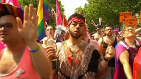 La Gay Pride de Berlin célèbre la loi allemande sur le mariage pour tous.