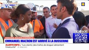Marseille: Emmanuel Macron discute avec des jeunes marseillais à La Busserine