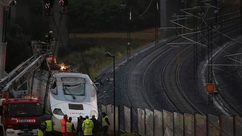 Le conducteur du train qui a déraillé mercredi soir près de Saint-Jacques-de-Compostelle, dans le nord-ouest de l'Espagne, faisant 79 morts, devait être entendu dans la soirée de dimanche par un juge. /Photo prise le 28 juillet 2013/REUTERS/Miguel Vidal