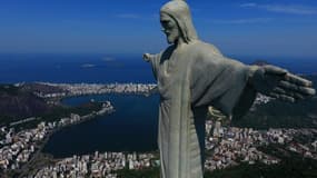 La statue du Christ Rédempteur, un monument iconique offrant une vue vertigineuse sur Rio de Janeiro, le 15 août 2020