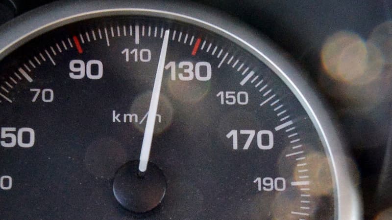 Les ordinateurs de bord des voitures enregistrent des données comme la vitesse.