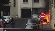 Voiture en feu près de le Musée du Quai Branly - Témoins BFMTV