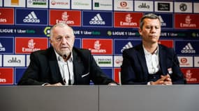 Jean-Michel Aulas et Vincent Ponsot lors d'une conférence de presse de l'OL en 2022