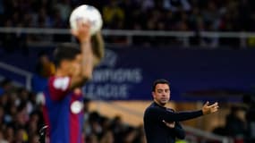 Xavi très attentif contre le Shakhtar Donetsk, le 25 octobre 2023