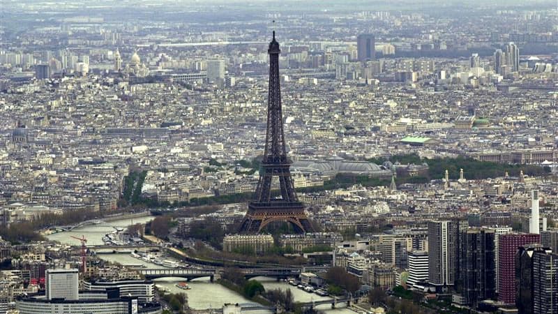 Une source officielle française a jugé infondée la rumeur d'une dégradation de la note souveraine française qui a provoqué, selon des opérateurs, une forte réaction sur les marchés financiers. /Photo d'archives/REUTERS