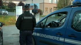 Un gendarme devant l'Ehpad de Lherm où cinq résidents ont trouvé la mort.