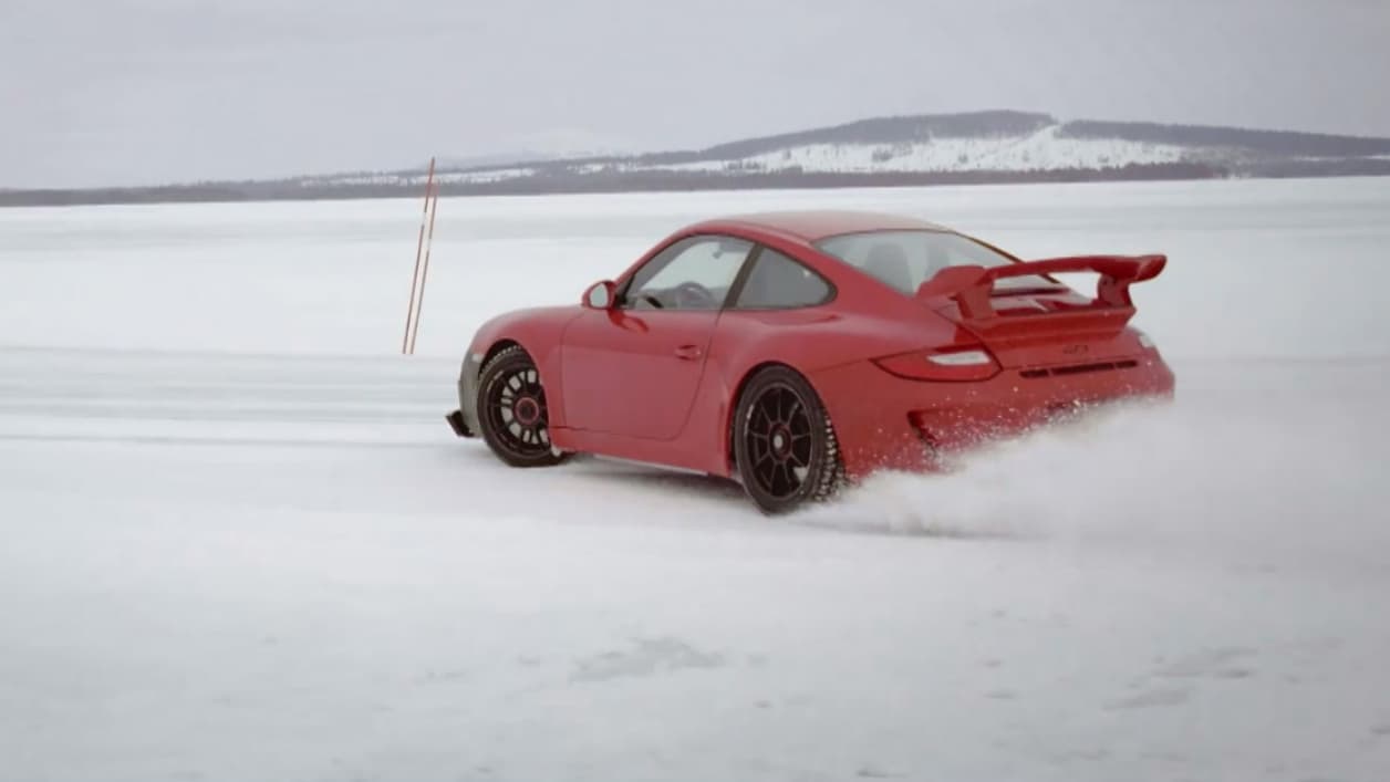 La Porsche 911 GT3 dispose de six-cylindres à plat 4 litres de 500 chevaux, avec une boite manuelle 6 rapports. 