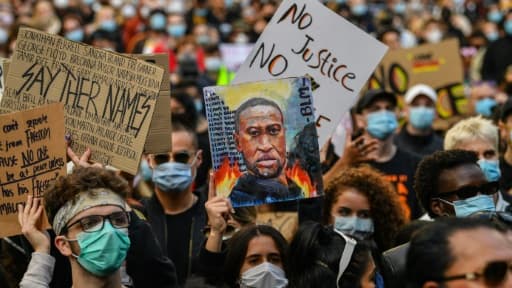 Des dizaines de milliers de personnes ont manifesté le 6 juin 2020 à Sydney, en Australie, en hommage au noir américain George Floyd, tué par un policier