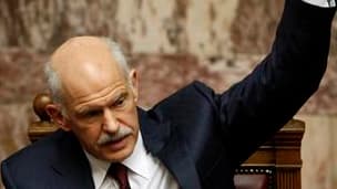 Le Premier ministre George Papandréou. Les partis politiques grecs négociaient âprement dimanche un accord de coalition susceptible de prouver aux autres pays de la zone euro que la Grèce est déterminée à poursuivre sur la voie de l'austérité pour éviter