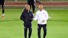 Le sélectionneur tricolore Didier Deschamps et son adjoint Guy Stéphan, le 8 novembre 2021