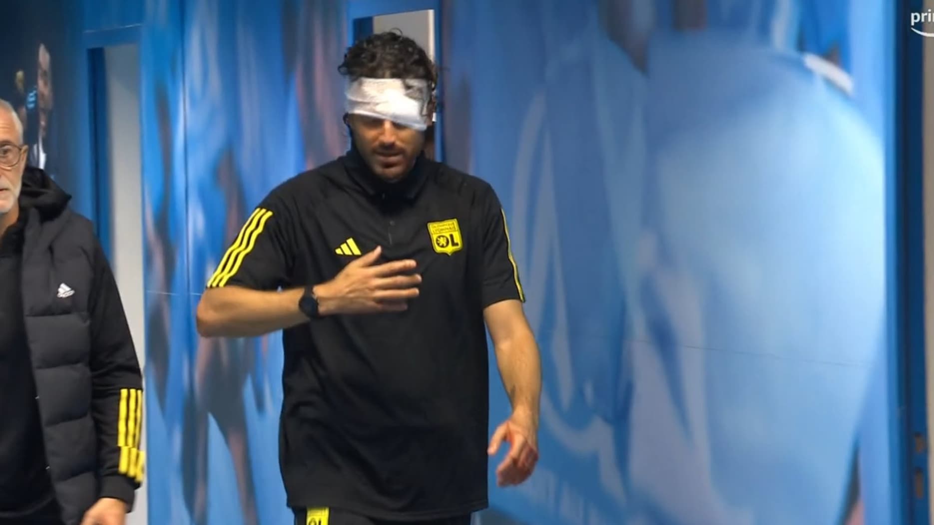 Fabio Grosso, coach de Lyon, avec son bandage au Vélodrome, 29 octobre 2023 Fabio Grosso, coach de Lyon, avec son bandage au Vélodrome, 29 octobre 2023