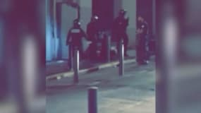 Les dernières images filmées par le téléphone de Mohamed montrent des policiers en train de maîtriser un individu en marge des émeutes à Marseille.