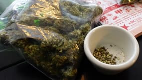 Un sachet de 28 grammes de cannabis, photographié le 26 février, jour de la légalisation de la consommation de cannabis à Washington.