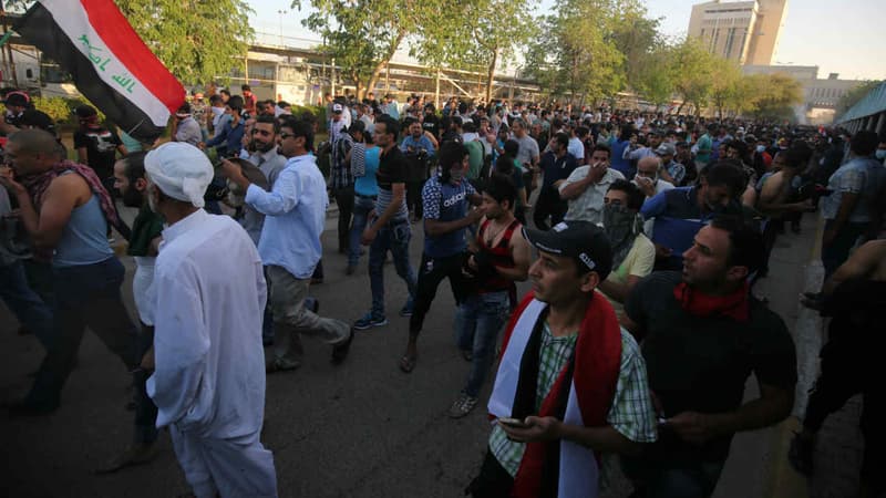 Des partisans du dignitaire irakien chiite Moqtada Sadr ont pénétré dans la Zone verte ultra-sécurisée de Bagdad, le 20 mai 2016.