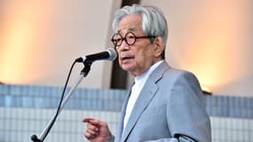 Kenzaburo Oe en septembre 2015, lors d'un meeting contre la politique nucléaire du Premier ministre Shinzo Abe