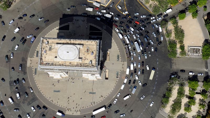 Valeo a pour objectif de faire tourner son véhicule autonome sur la place de l'Étoile, à Paris. 