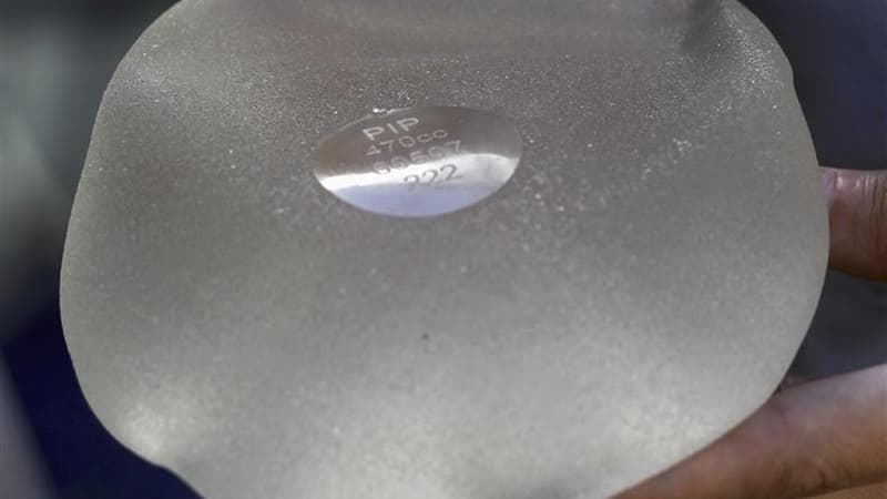 Le ministre de la Santé Xavier Bertrand a annoncé mercredi un renforcement en France des exigences de mise sur le marché et de surveillance des prothèses et autres dispositifs médicaux à la suite d'un rapport sur les prothèses mammaires Poly Implant proth