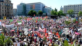 Les manifestants défilent contre le G7, à Munich le 4 juin. 
