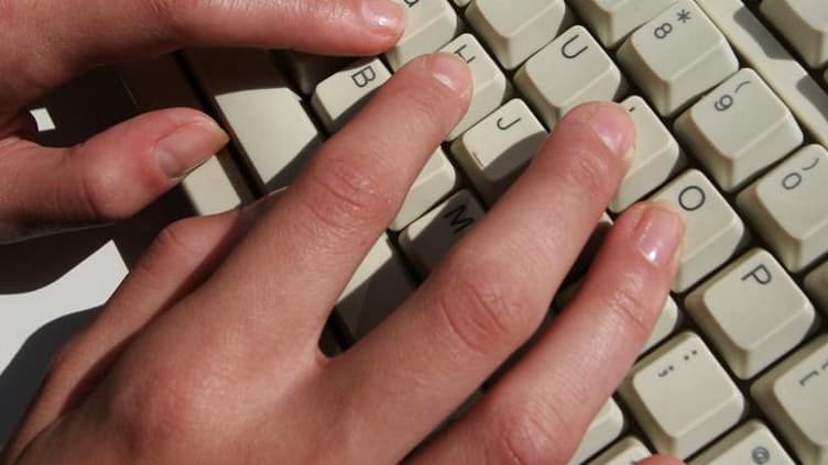 Le gouvernement français veut légiférer d'ici la fin de l'année sur la fiscalité appliquée aux grands groupes Internet comme Google, Amazon, Apple et Facebook, en taxant les données collectées sur les utilisateurs, selon le quotidien Les Echos. "Les entre