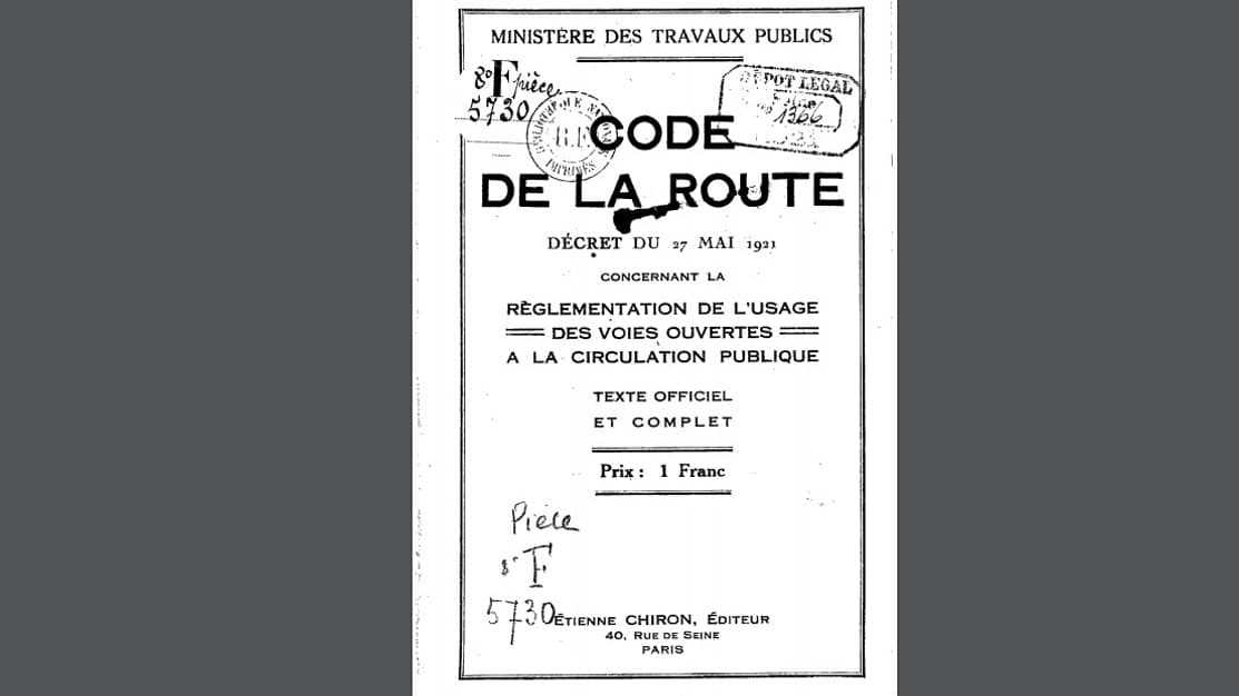 Le décret du 27 mai 1921 marque la naissance du code de la route Le décret du 27 mai 1921 marque la naissance du code de la route