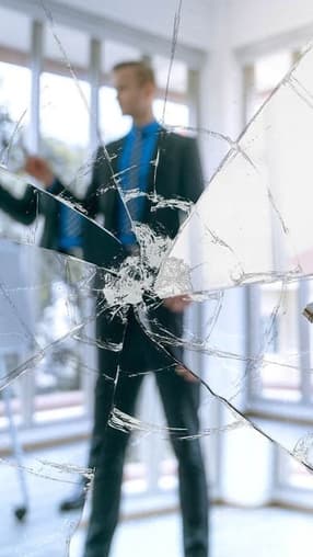 "Elle est entrée dans son cerveau": quand le coaching en développement personnel vire à la manipulation et à l'emprise
