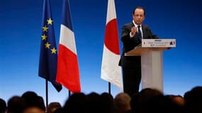 Les puissances installées comme la France et le Japon doivent être "à l'initiative" pour favoriser la croissance et l'innovation sans se laisser impressionner par le succès des pays émergents, a plaidé François Hollande samedi à Tokyo. /Photo prise le 8 j