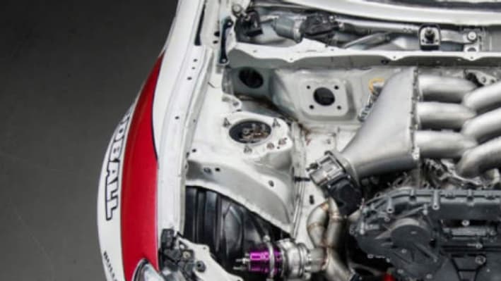 Après avoir à peu près tout modifié dans le compartiment moteur (et sur le bloc lui-même), StreetFX Motorsports a poussé la puissance du moteur de la GT-R à 1000 chevaux. Après avoir à peu près tout modifié dans le compartiment moteur (et sur le bloc lui-même), StreetFX Motorsports a poussé la puissance du moteur de la GT-R à 1000 chevaux.