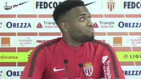 Lemar perturbé par... une mouche en pleine conférence de presse