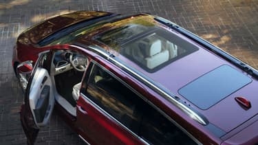 Le véhicule pourrait être une version 100% électrique du monospace de Chrysler, le Pacifica, déjà proposé en version hybride rechargeable.