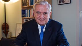 Jean-Pierre Raffarin, le 20 décembre 2013 dans son bureau parisien.