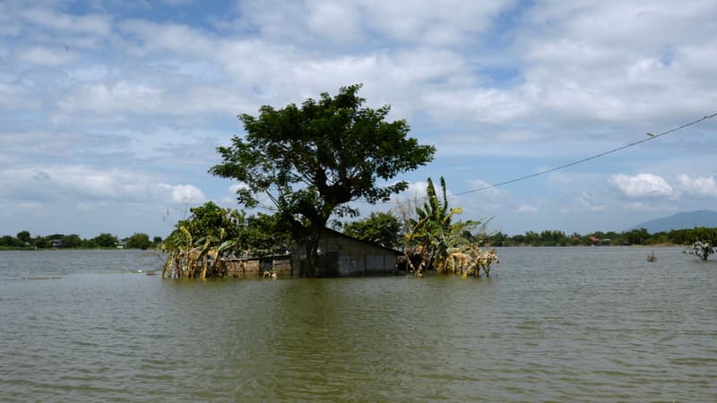 Une maison submergée au nord de Manille après le passage du Typhon Koppu en octobre 2015