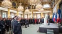 "Vous avez été exemplaires" sous le regard du "monde entier": l'hommage de Macron aux pompiers de Notre-Dame