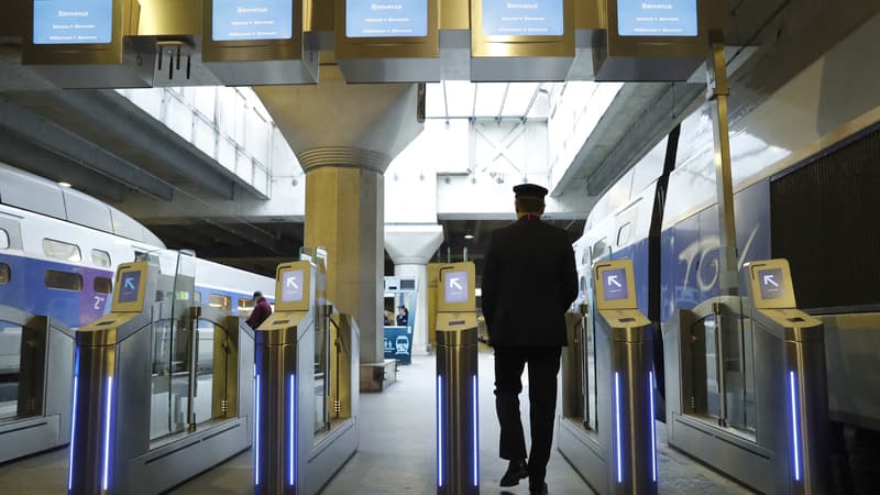 Grève SNCF: pourquoi un train ne peut-il pas rouler sans contrôleur?
