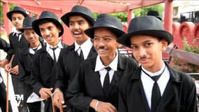 En Inde, ils se déguisent en Charlie Chaplin pour son anniversaire