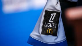 Le logo de la Ligue 1 McDonald's sur un maillot de l'OM, le 19 juillet 2024