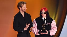 Billie Eilish et son frère, lors des Grammy Awards le 4 février 2024 à Los Angeles