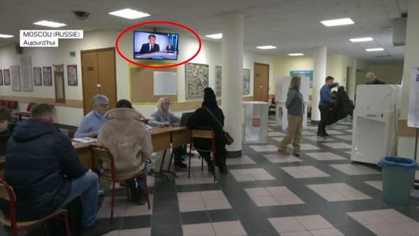 Wywiad Emmanuela Macrona został wyemitowany w lokalu wyborczym w Moskwie, piątek, 15 marca 2024 r. 