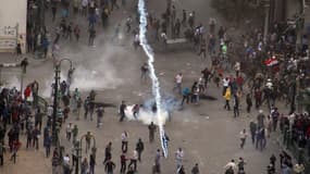 La police anti-émeute egyptienne a tiré des gazs lacrymogènes place Tahrir au Caire